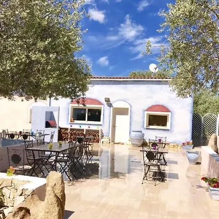 Gospodarstwo wiejskie Di L Abbiu Relais Antica Dimora Storica *